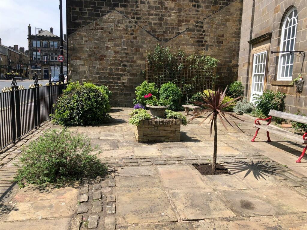 Chevin Court Front Garden Area.jpg