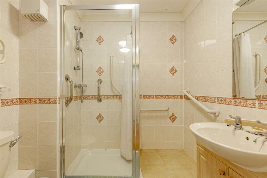 Shower Room-1.jpg