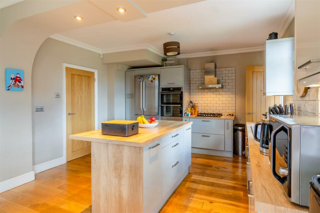 Kitchen/Dining Family Room