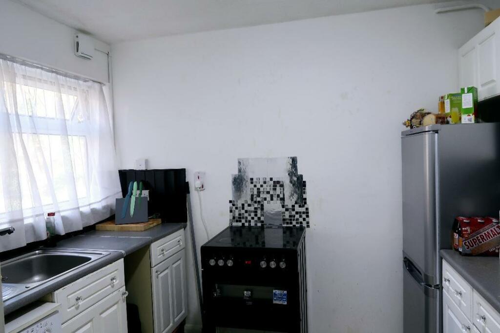 Kitchen 1.jpg