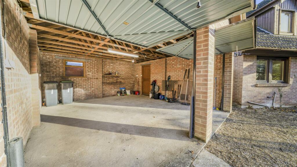 1-the-woodlands-finningham-garage-3.jpg