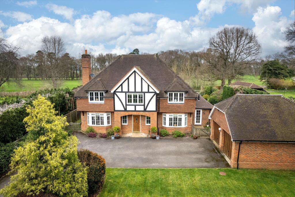 Snowdenham Links Road, Bramley, Guildford, Surrey, GU5