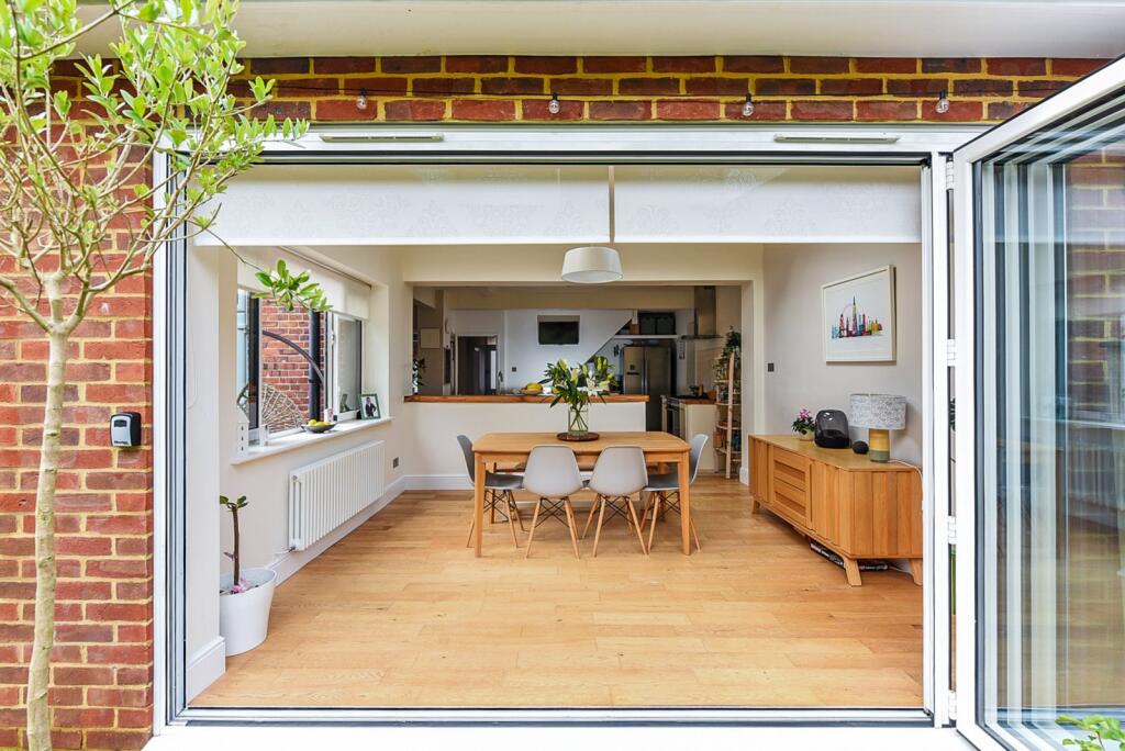 Bifolds To Dining