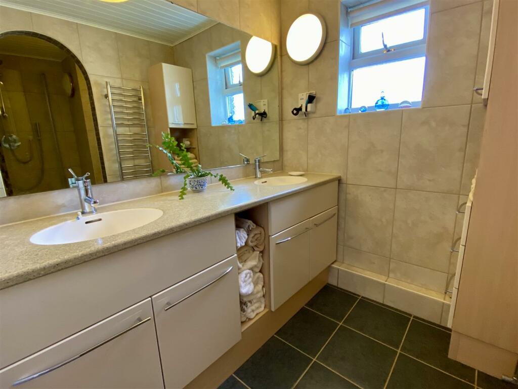 En-Suite Shower Room/WC