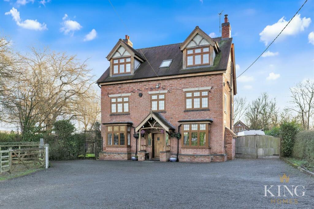 Droitwich Road, Bradley Green, with Office, Studio & Stables