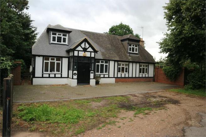 Theobalds Lane, Cheshunt, EN8