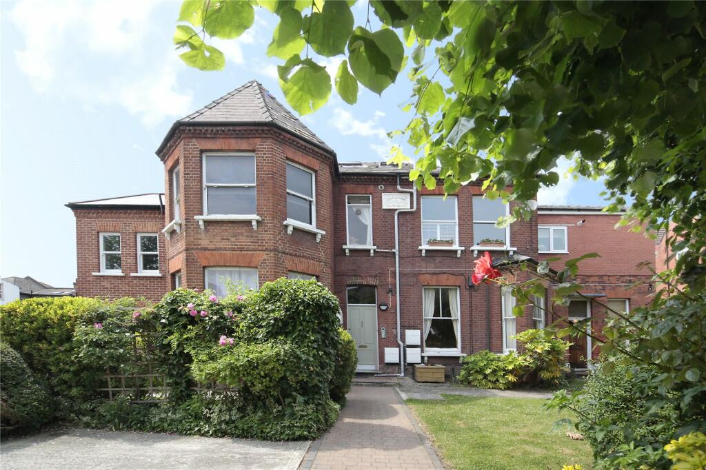 property in Cavendish Road, 
Balham, SW12