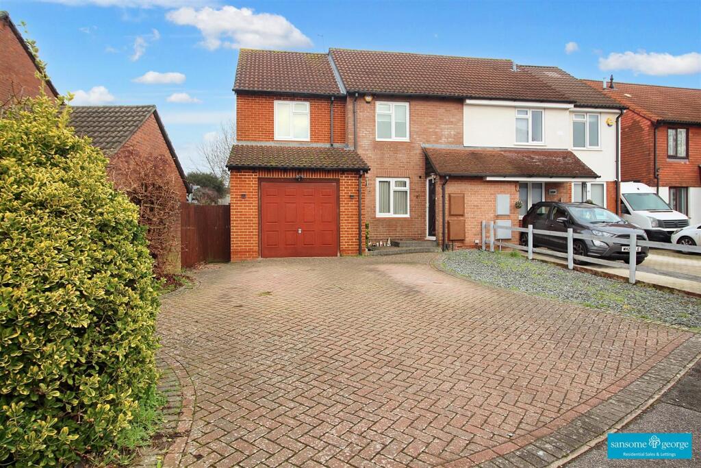 Latimer Drive, Calcot, Reading