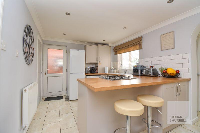 Kitchen with Breakfast Bar 