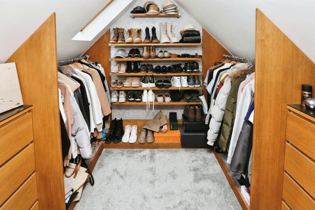 Walk-in Wardrobe