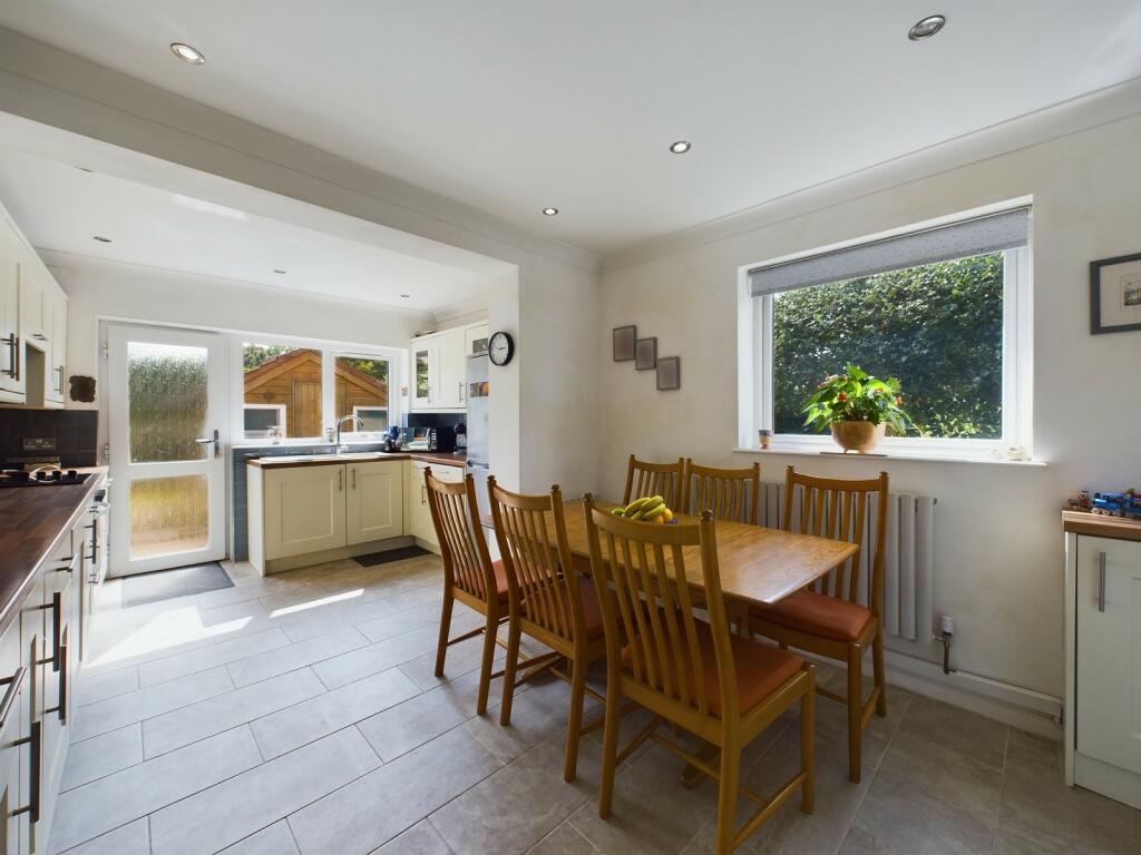 Kitchen/Dining Area