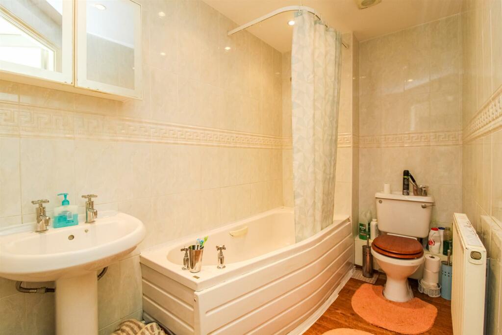 BATHROOM/W.C.