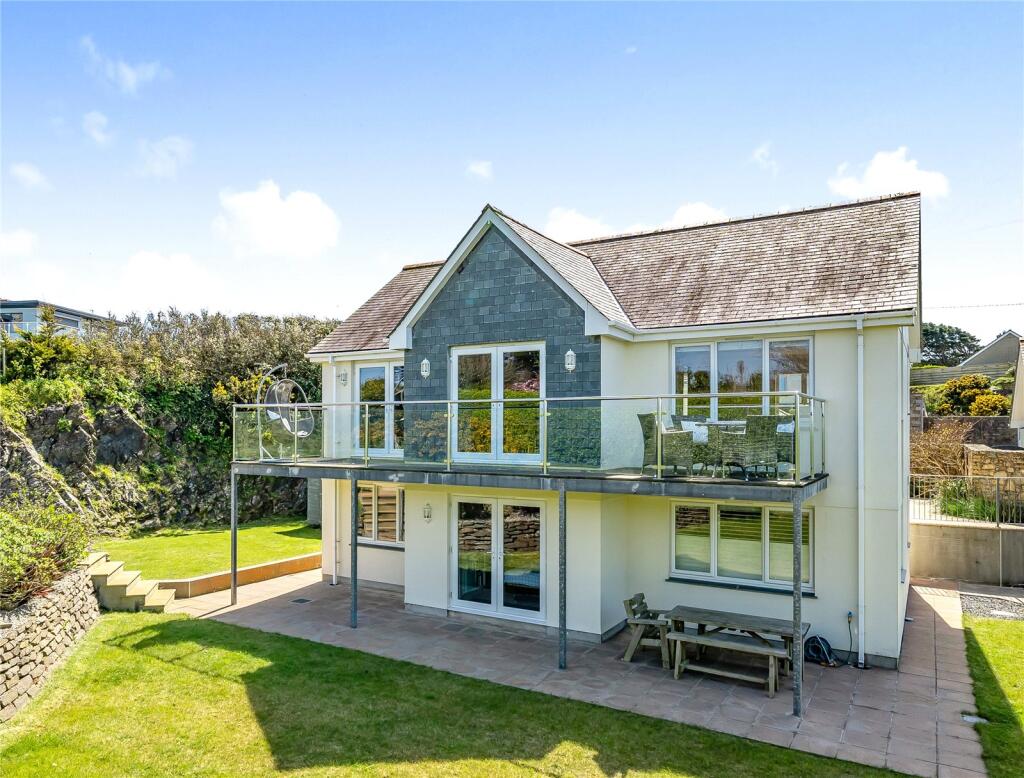 Meaver Road, Mullion, Helston, Cornwall, TR12