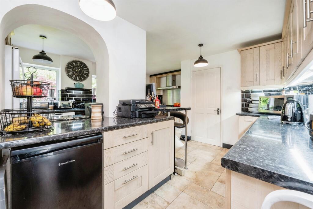 Kitchen / Breakfast Room