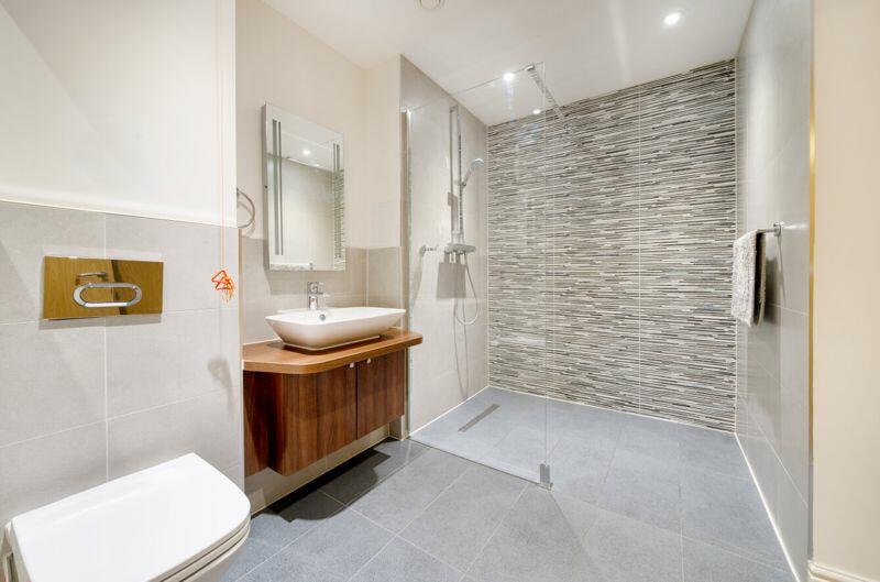 Jack &amp; Jill style ensuite shower ...