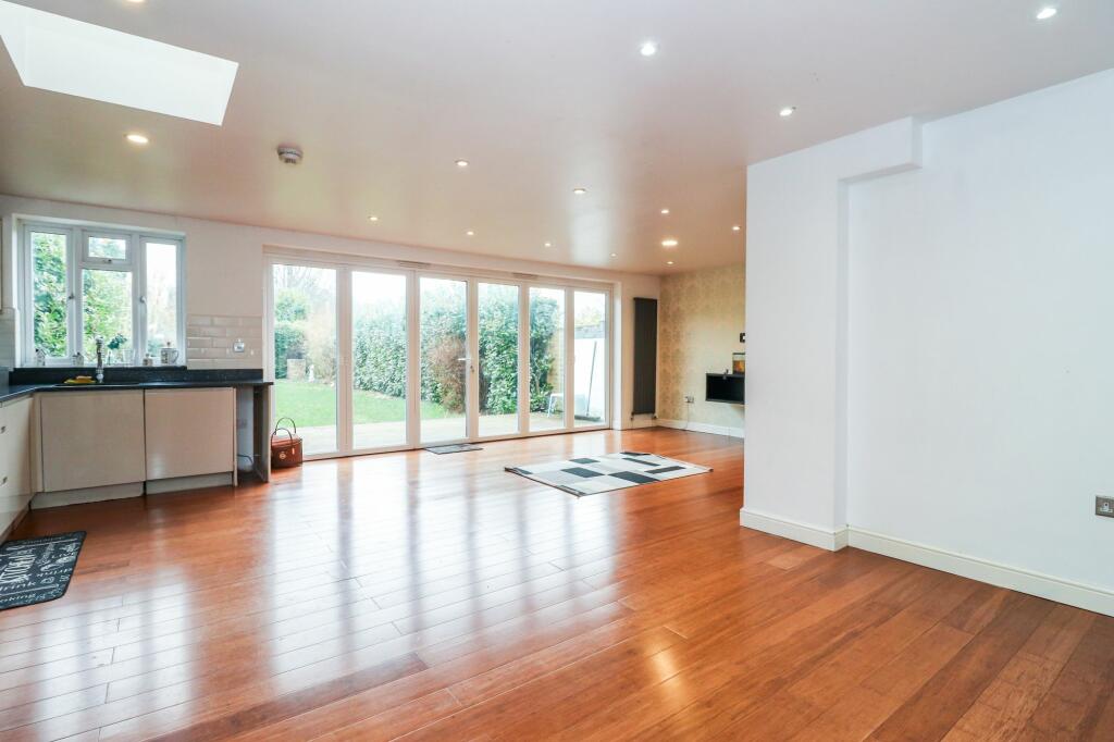 Open Plan Kitchen-Dining Room