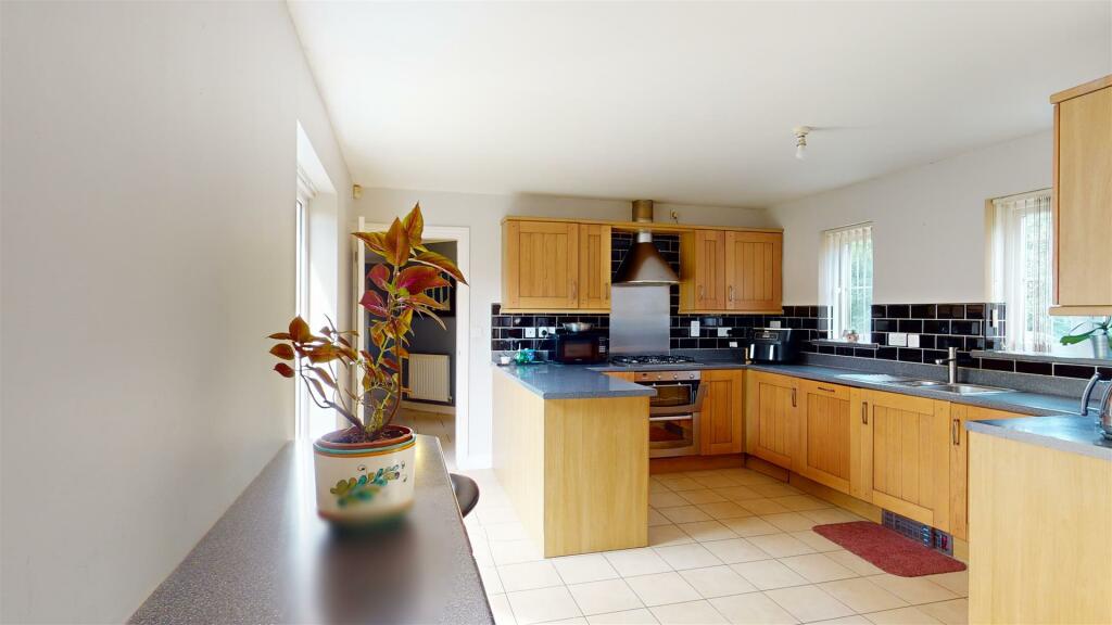 KITCHEN BREAKFAST ROOM