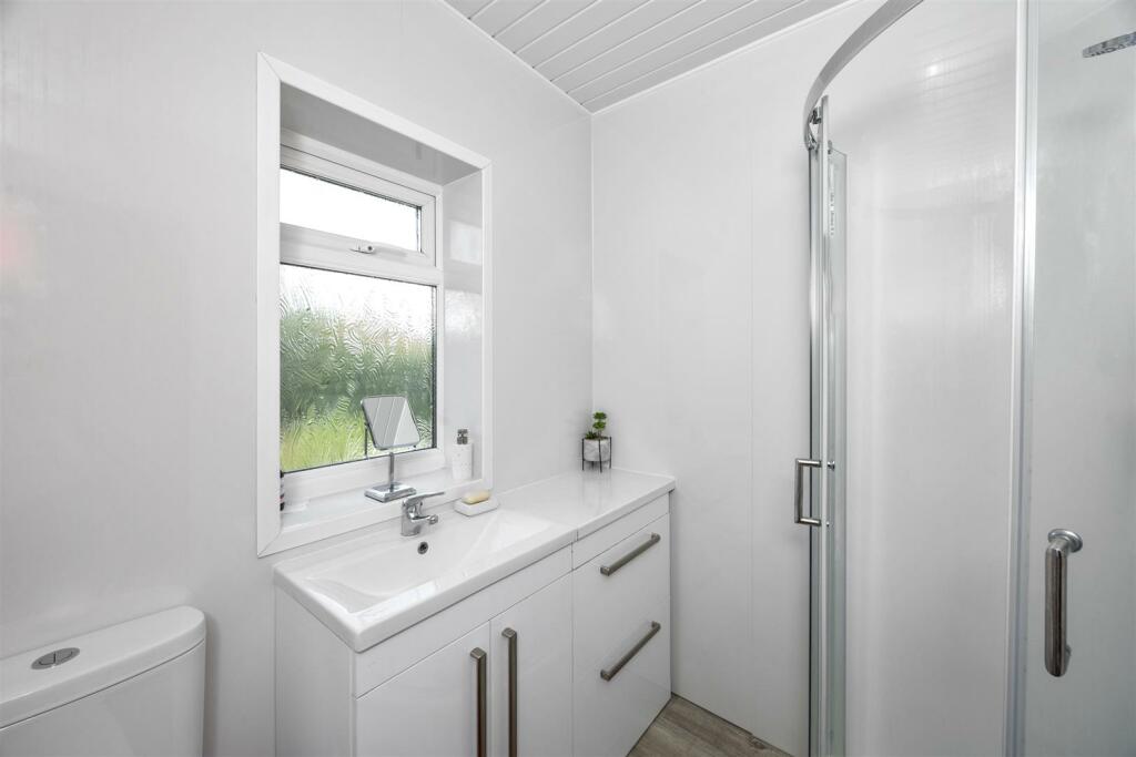 Family Shower Room/WC