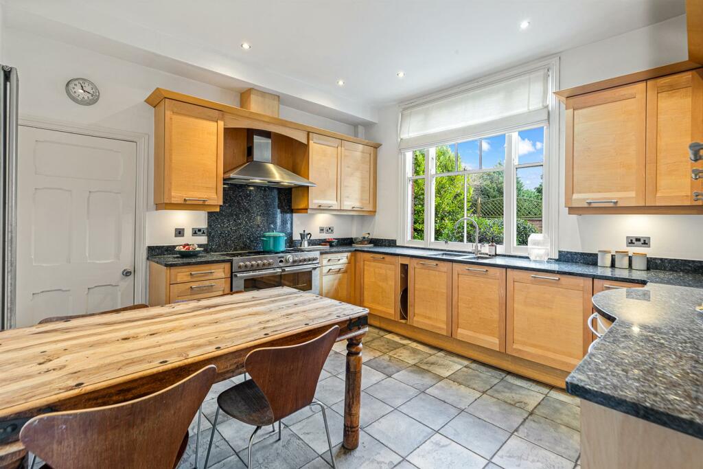 KITCHEN/BREAKFAST ROOM