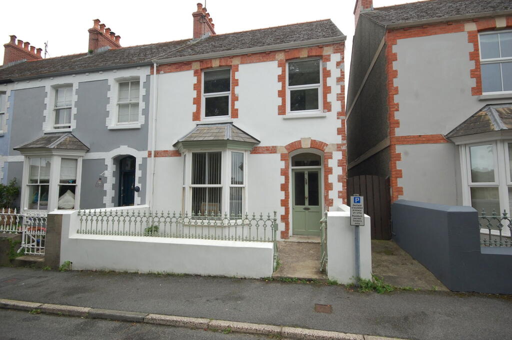 4 Greenhill Avenue, Tenby