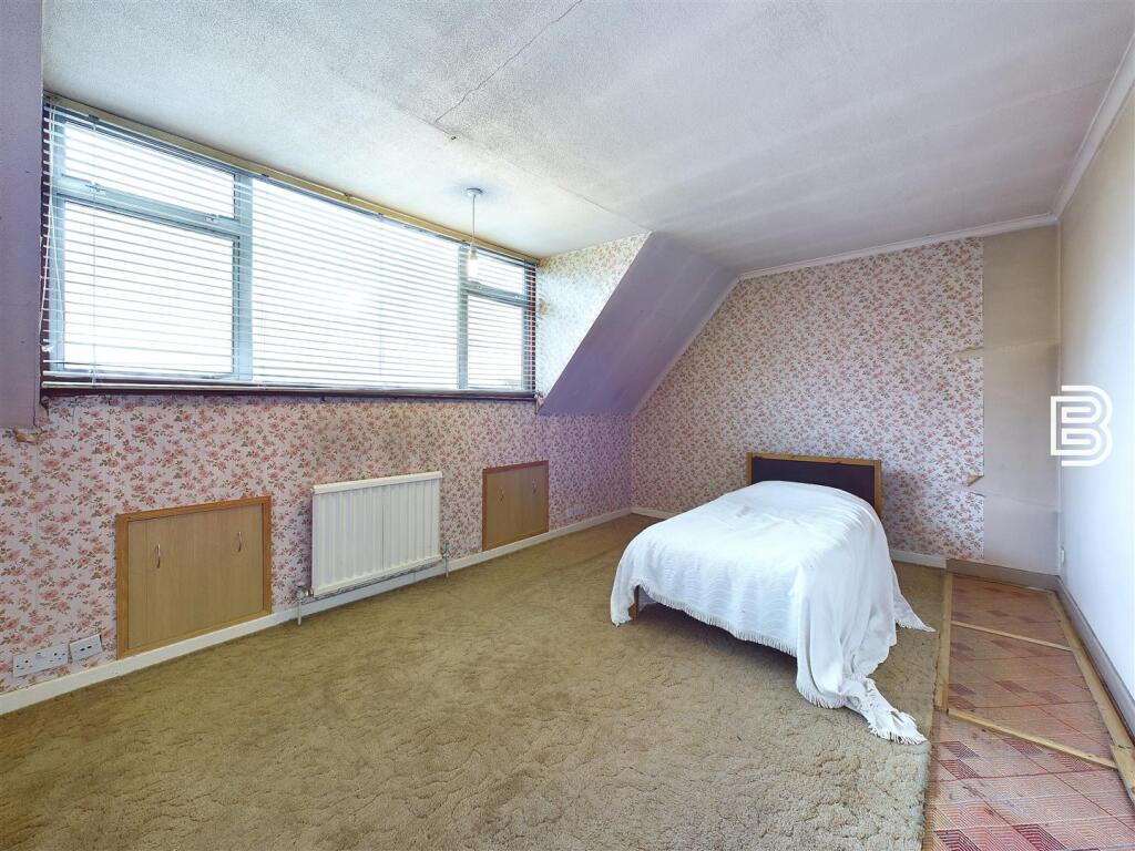 Bedroom 1.jpg