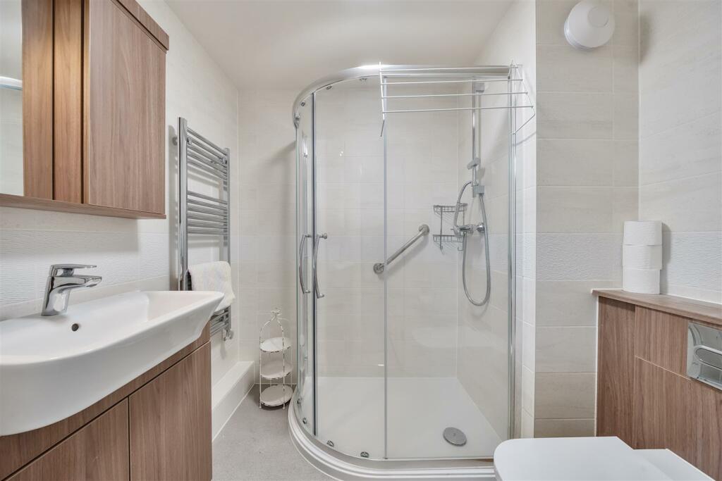 En Suite Shower Room.jpg