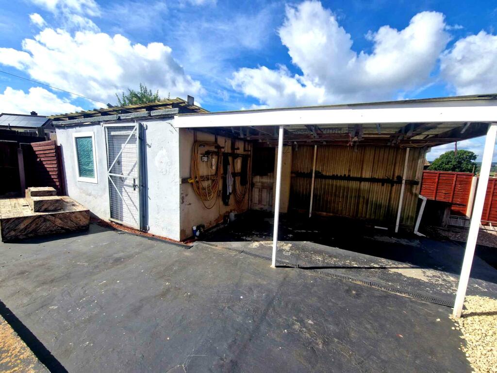 Carport/Garage