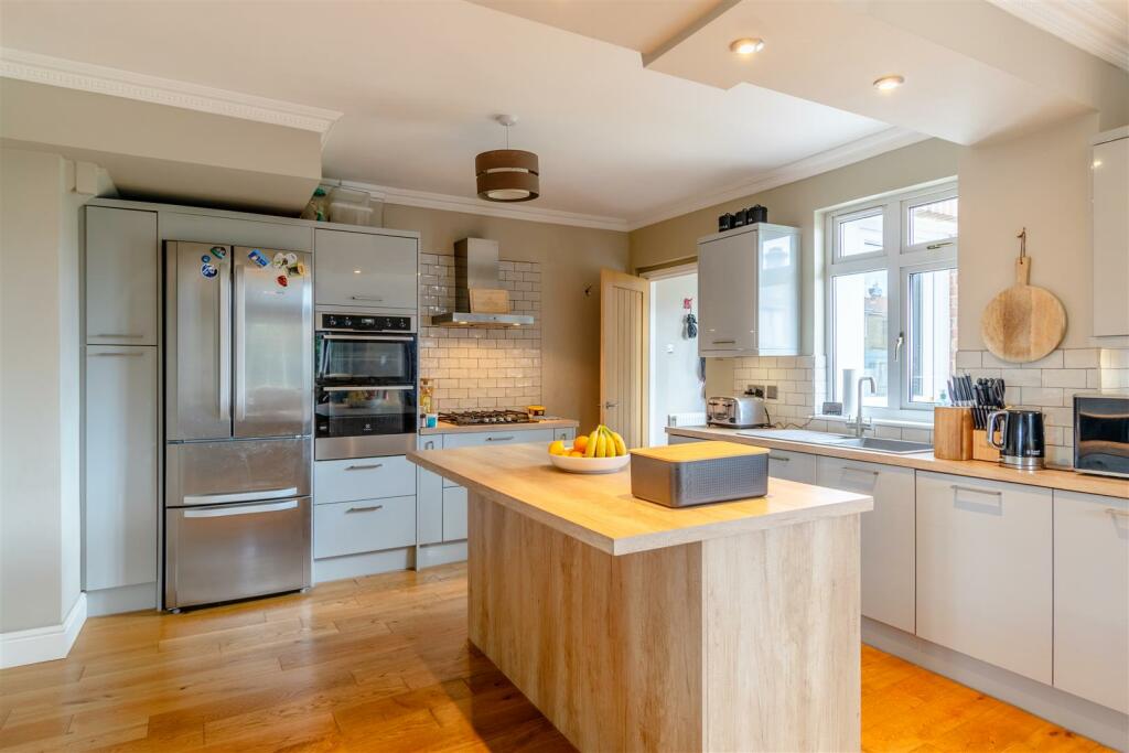 Kitchen/Dining Family Room