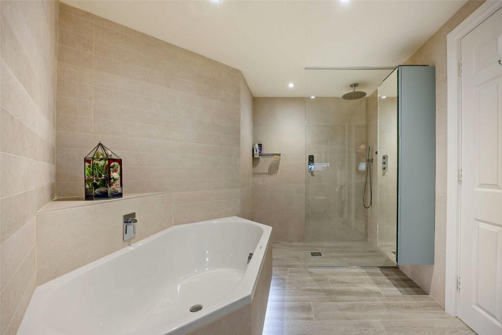 En-Suite Bathroom