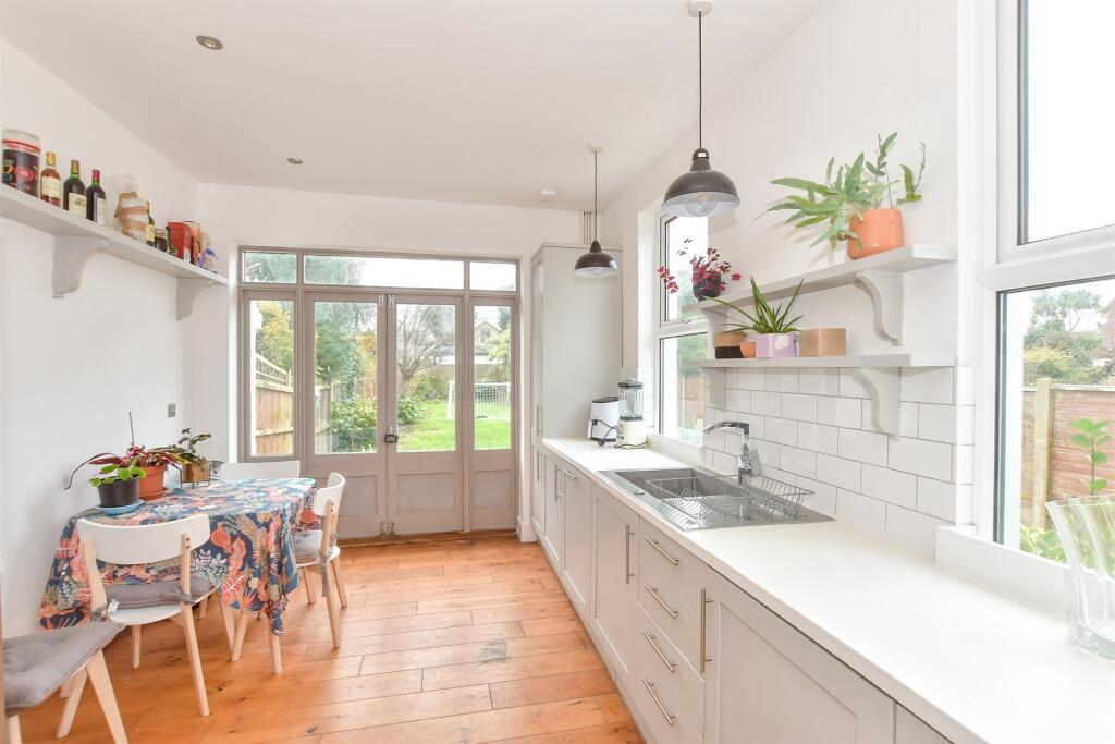 Kitchen/ Breakfast Room