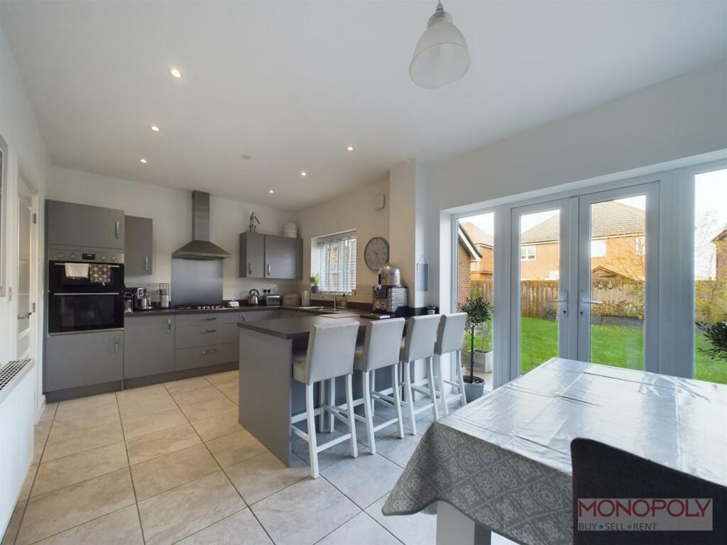 OPEN PLAN KITCHEN/DINING/LIVING ROOM