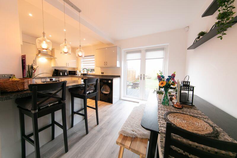 Kitchen &amp; dining area