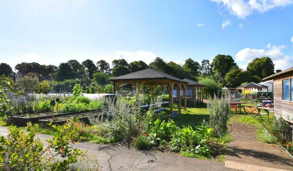 Redcatch community garden (1).jpg