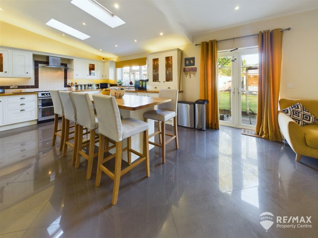 Kitchen Family Room 3.jpg