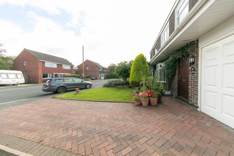 Front garden and driveway