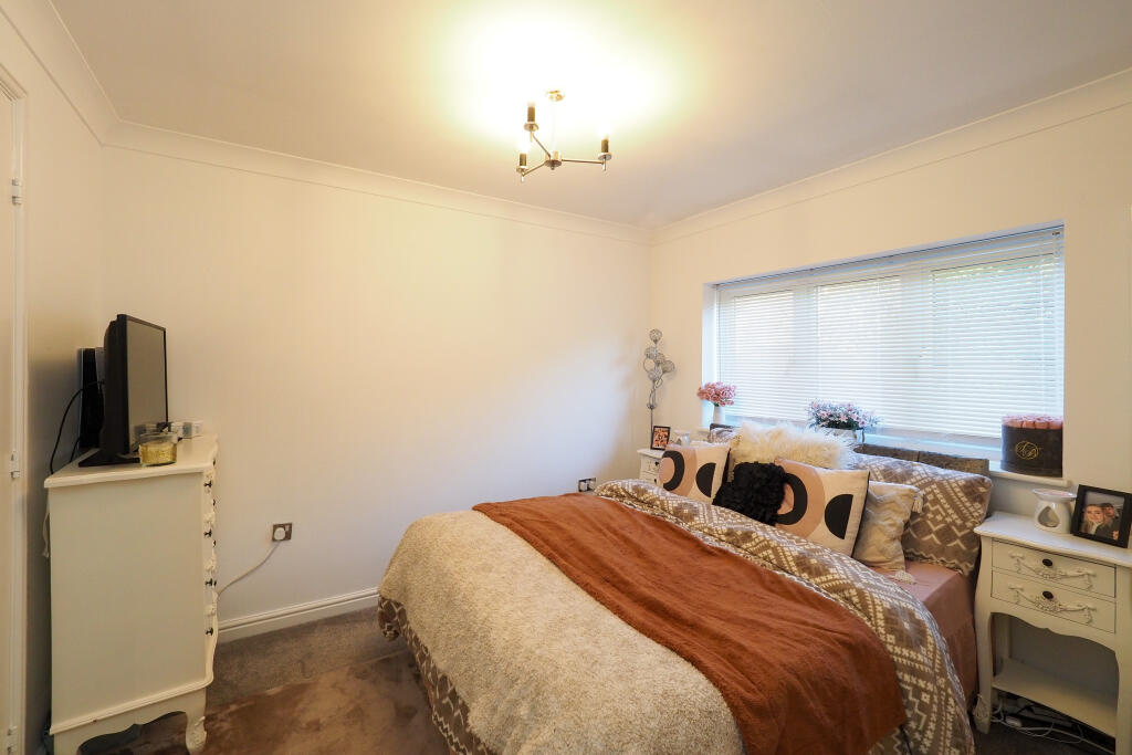 Fantastic Sized Double with Built in Wardrobes and access to Jack and Jill