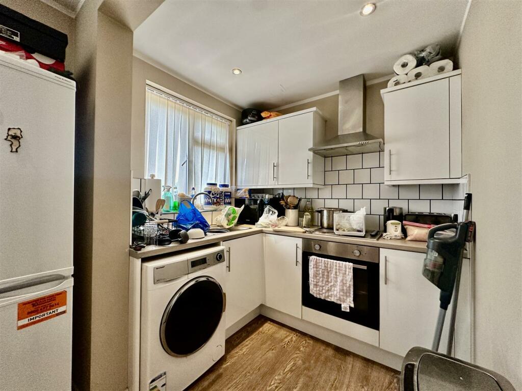 FIRST FLOOR FLAT - KITCHEN