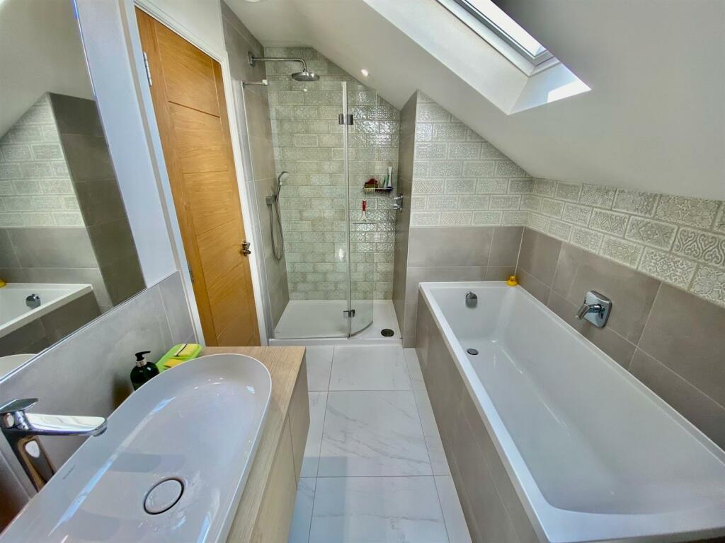 ENSUITE BATHROOM