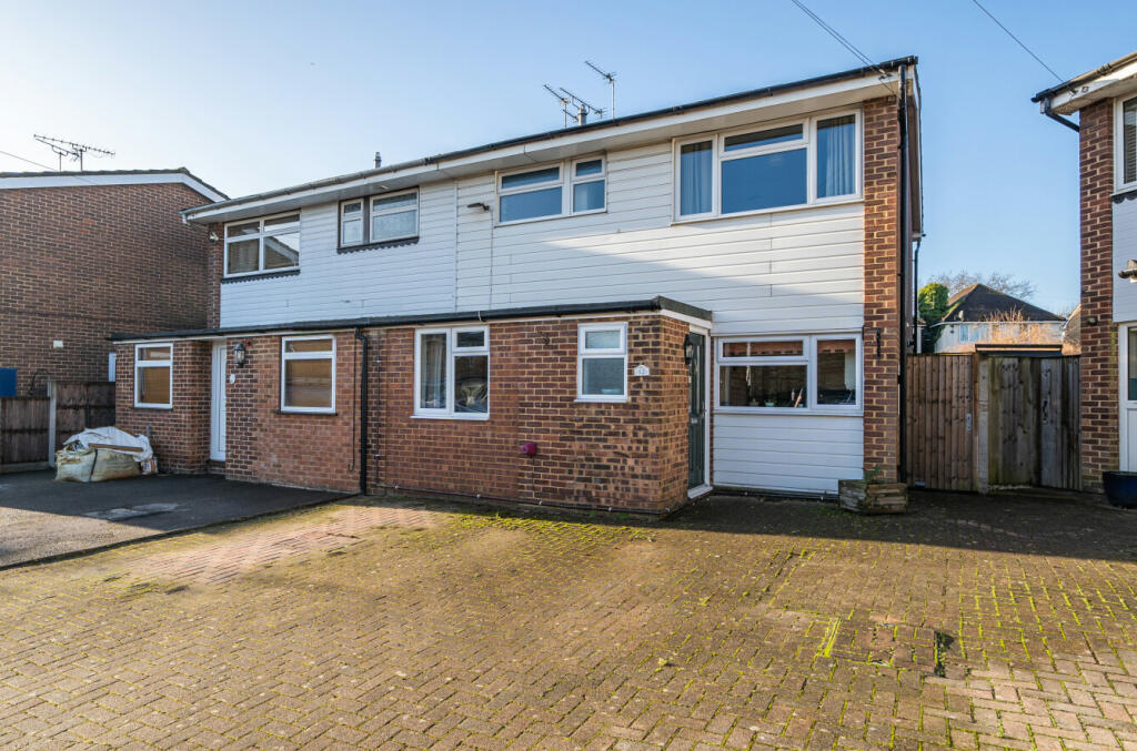 Trentham Crescent, Woking, GU22