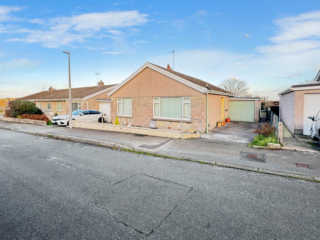 Hoyles Close, Penally, SA70