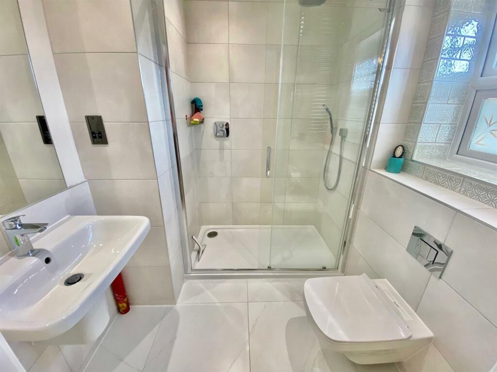 ENSUITE SHOWER ROOM