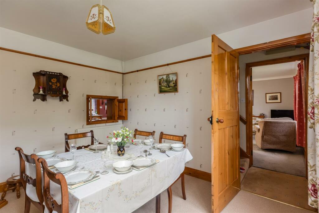 Wydale Low Cottages 1 Dining Room-2.jpg