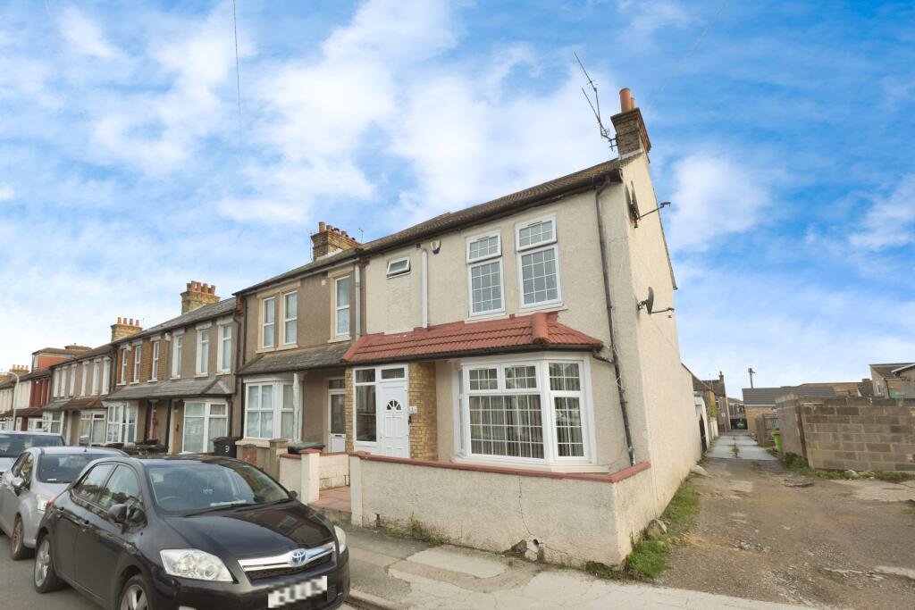 Brook Road, Northfleet, Gravesend, Kent, DA11