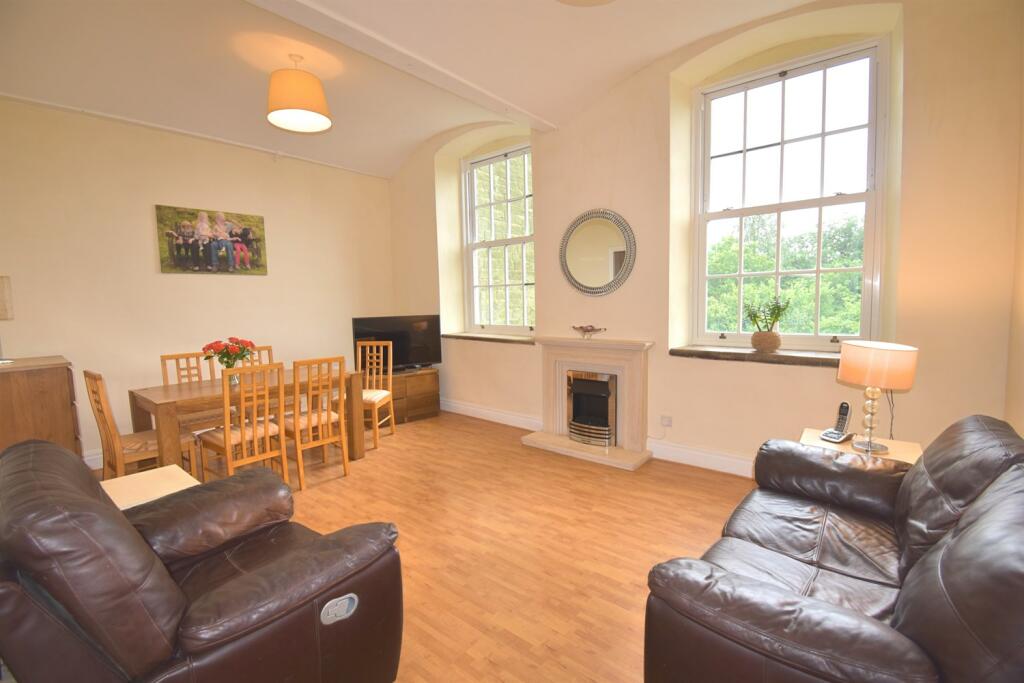 Sitting/Dining Room