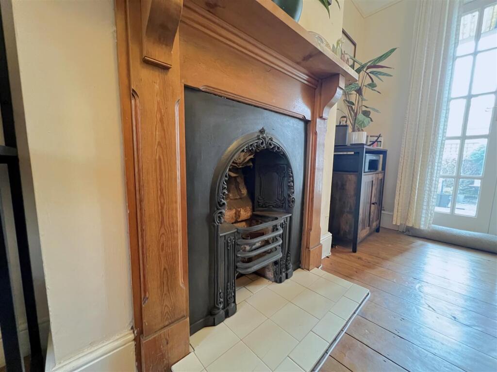 dining fireplace.jpg