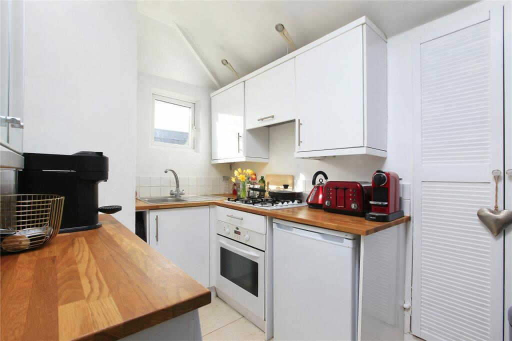 property in Cavendish Road, 
Balham, SW12