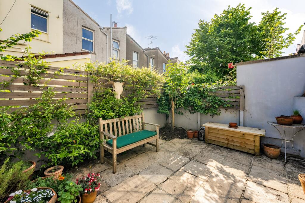 Courtyard garden