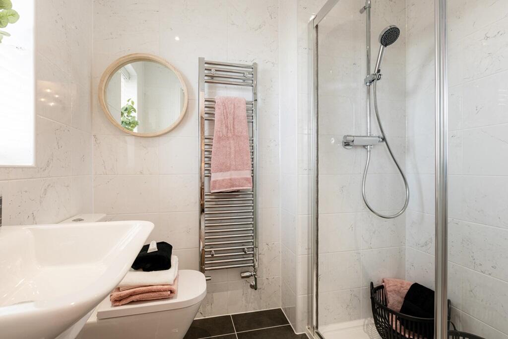 An energy efficient en-suite shower room