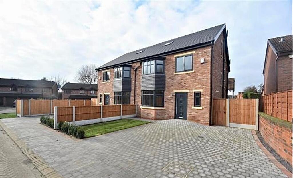 Farmers Close, Sale, Trafford, M33 2LJ