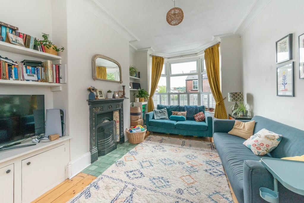 SITTING ROOM DINING ROOM AND KITCHEN